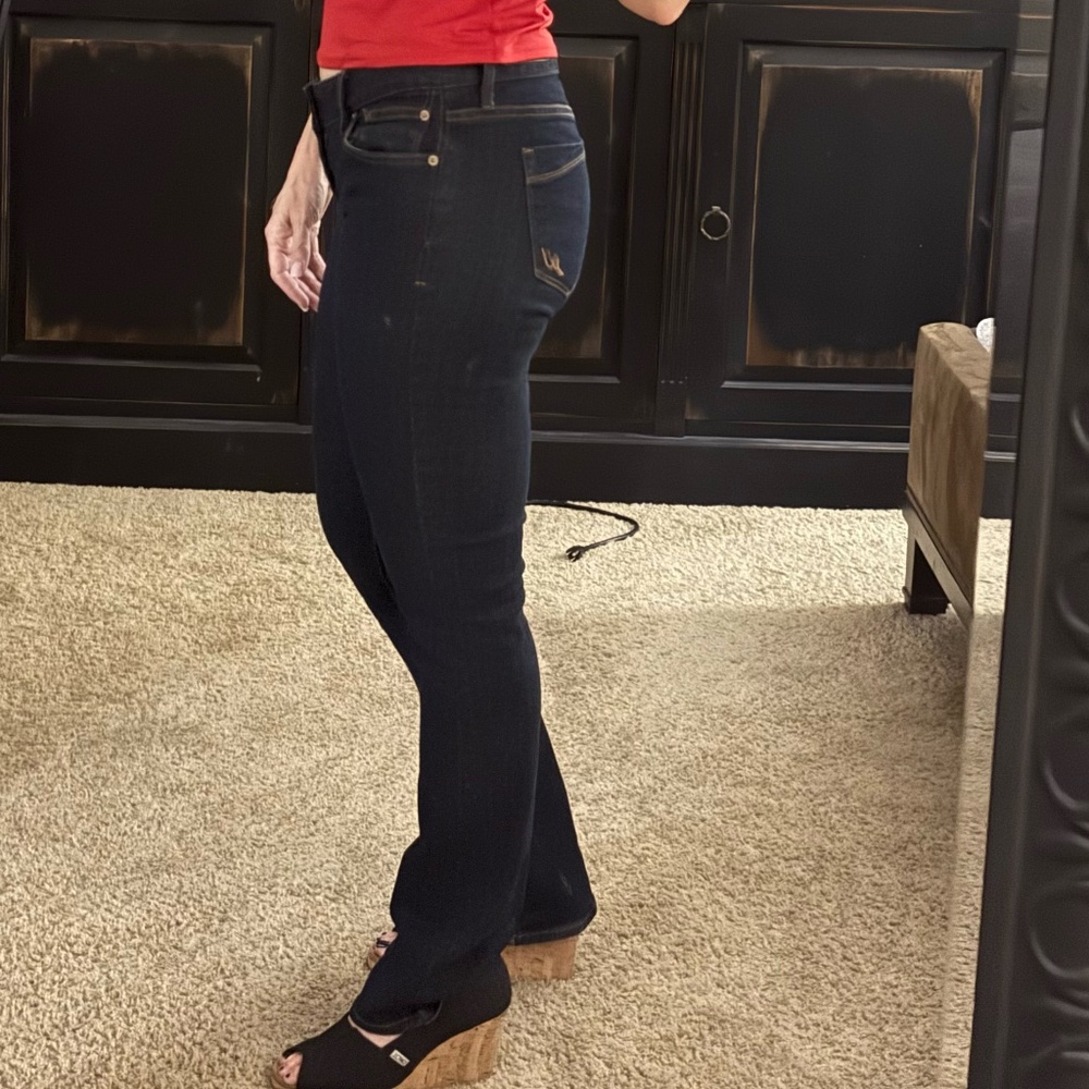 Low-Rise Barely Boot Jeans - Express - SZ. 8R